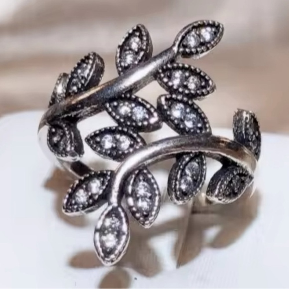 Antique silver black crystal ring